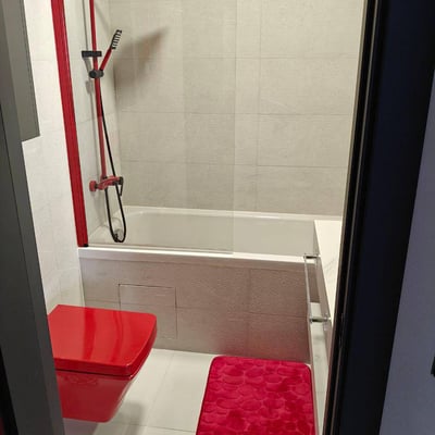 Alquiler de apartamento luminoso y moderno con balcón, 70 m², Batumi, Georgia