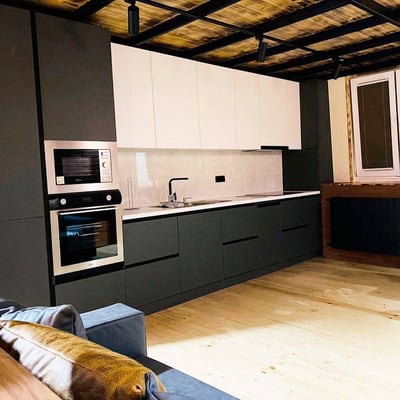 Alquiler de apartamento espacioso de 78 m², Casco Antiguo, Batumi, Georgia