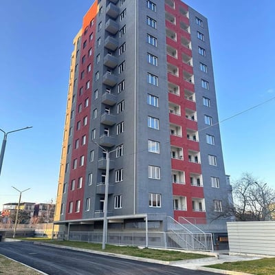 Alquiler de un apartamento cómodo, amueblado de dos dormitorios en Batumi, Georgia