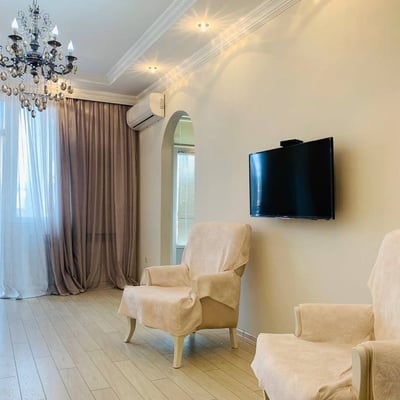 Alquiler de un apartamento espacioso y luminoso de 101 m² en Dona House, Batumi, Georgia