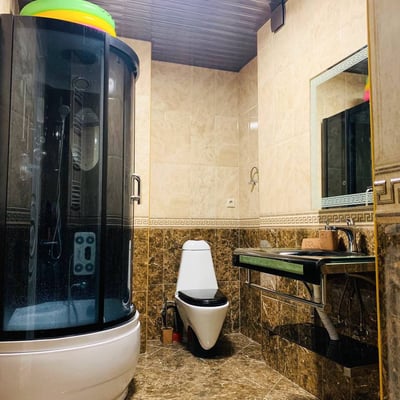 Alquiler de un apartamento espacioso y luminoso de 101 m² en Dona House, Batumi, Georgia