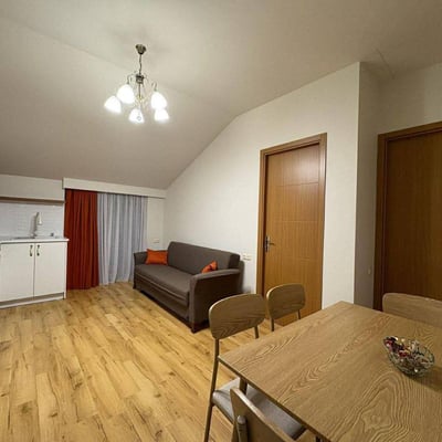 Alquiler de apartamento excelente y amueblado con terraza, 55 m², Batumi, Georgia