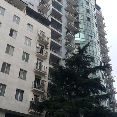 Location d'un appartement confortable meublé avec vue panoramique, 60 m², Batoumi, Géorgie