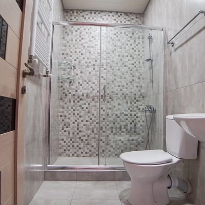 Vermietung einer geräumigen, möblierten Wohnung, 90 m², Batumi, Georgien