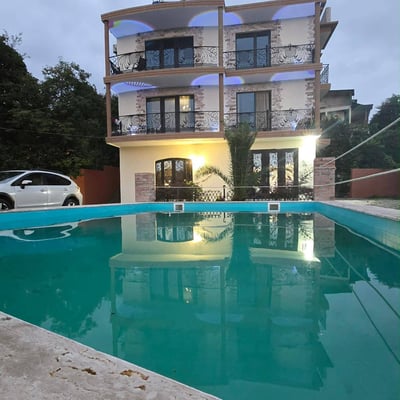 Location d'une maison cosy et spacieuse, 6 chambres, Mahinjauri, Batoumi, Géorgie