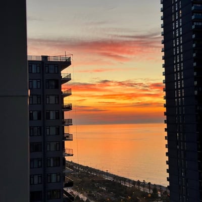 Аренда уютной, светлой студии с бассейном, Батуми, Грузия