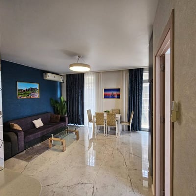 Location d'un appartement confortable et meublé avec balcon, 65 m², Batoumi, Géorgie