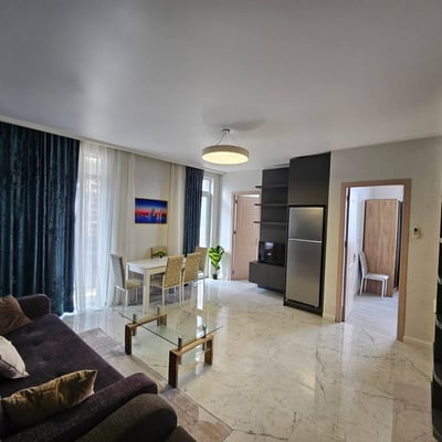 Location d'un appartement confortable et meublé avec balcon, 65 m², Batoumi, Géorgie