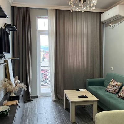 Alquiler de apartamento confortable y amueblado con balcón, Batumi, Georgia
