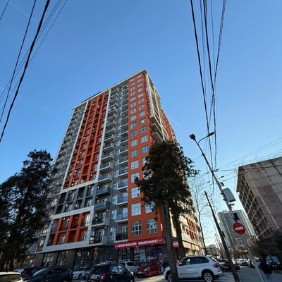 Location d'un appartement lumineux et meublé avec balcon, 48 m², Batoumi, Géorgie