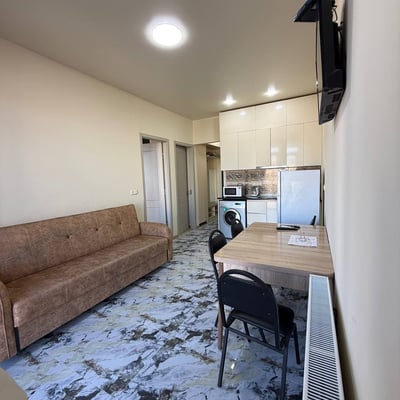 Location d'un appartement lumineux et meublé avec balcon, 48 m², Batoumi, Géorgie