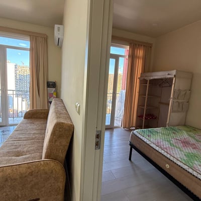 Location d'un appartement lumineux et meublé avec balcon, 48 m², Batoumi, Géorgie