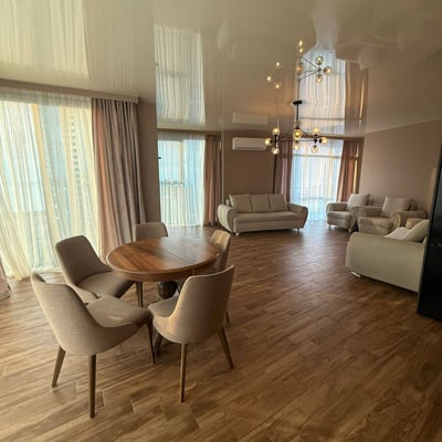 Location d'un appartement lumineux et spacieux avec belle vue, 80 m², Black Sea Tower, Batoumi, Géorgie