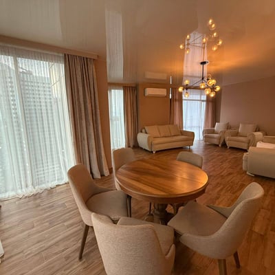 Location d'un appartement lumineux et spacieux avec belle vue, 80 m², Black Sea Tower, Batoumi, Géorgie