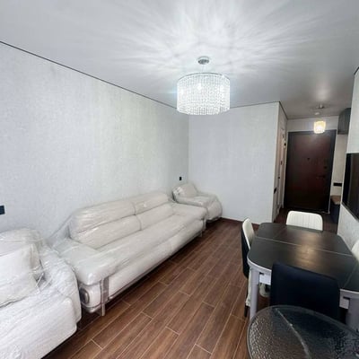 Alquiler de apartamento luminoso y moderno con balcón, Batumi, Georgia