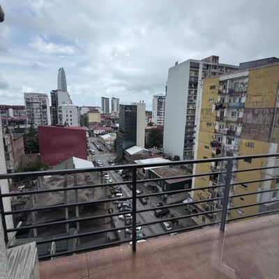 Vermietung einer hellen, komfortablen Wohnung mit Balkon, 55 m², Batumi, Georgien