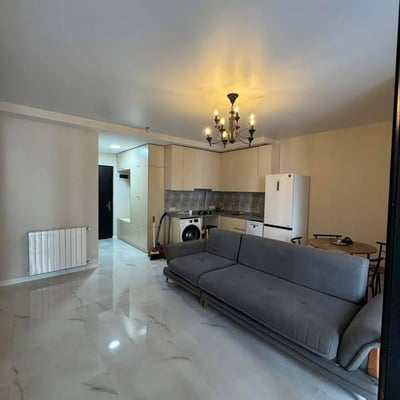 Alquiler de apartamento luminoso y amplio con balcón, Batumi, Georgia