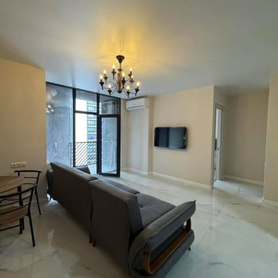Alquiler de apartamento luminoso y amplio con balcón, Batumi, Georgia
