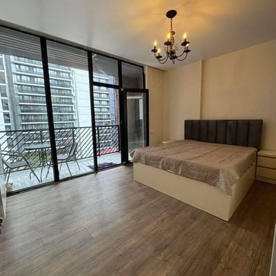 Alquiler de apartamento luminoso y amplio con balcón, Batumi, Georgia