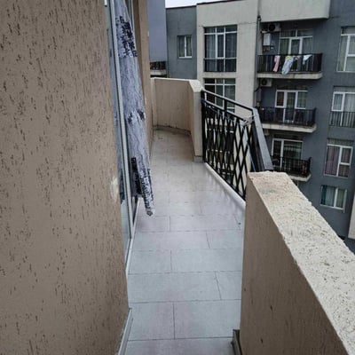 Vermietung einer geräumigen, komfortablen Wohnung mit Balkon, 71 m², Batumi, Georgien