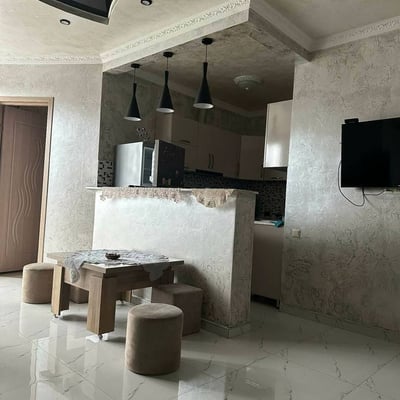 Alquiler de apartamento amplio y confortable con balcón, 71 m², Batumi, Georgia