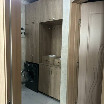 Alquiler de apartamento amplio y confortable con balcón, 71 m², Batumi, Georgia