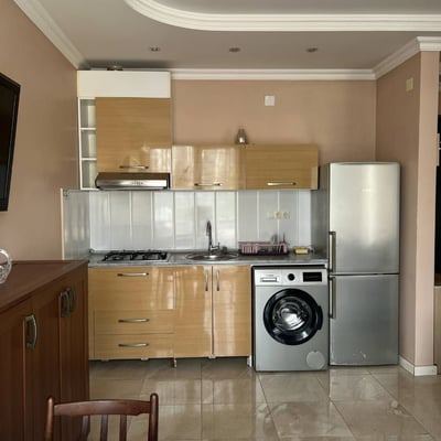 Vermietung einer gemütlichen, geräumigen Wohnung, 90 m², Alt-Batumi, Batumi, Georgien