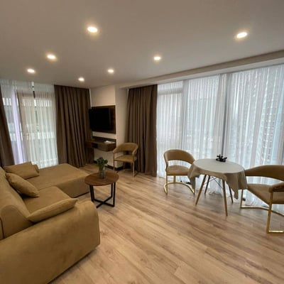 Alquiler de apartamento luminoso y amueblado, 62 m², Batumi, Georgia