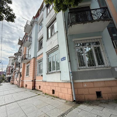 Vermietung einer geräumigen, komfortablen Wohnung, 90 m², Alt-Batumi, Batumi, Georgien
