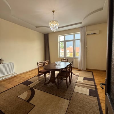 Vermietung einer geräumigen, komfortablen Wohnung, 90 m², Alt-Batumi, Batumi, Georgien