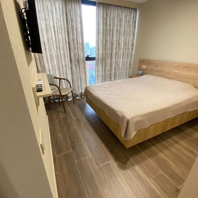 Vermietung einer hellen, stilvollen Wohnung, Blu Sky Tower, Batumi, Georgien