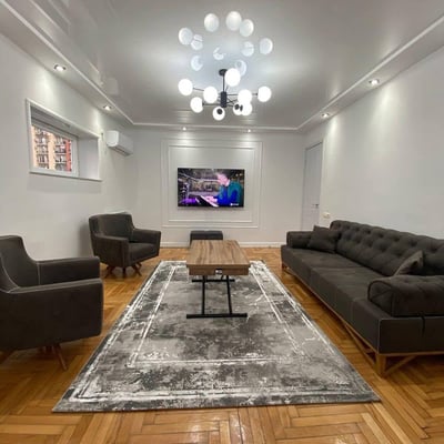 Miete einer großzügigen, möblierten 80 m² Wohnung, Batumi, Georgien