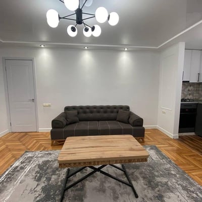 Miete einer großzügigen, möblierten 80 m² Wohnung, Batumi, Georgien