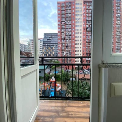 Miete einer großzügigen, möblierten 80 m² Wohnung, Batumi, Georgien