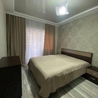 Miete einer großzügigen, möblierten 80 m² Wohnung, Batumi, Georgien