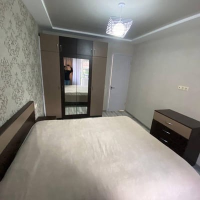 Miete einer großzügigen, möblierten 80 m² Wohnung, Batumi, Georgien