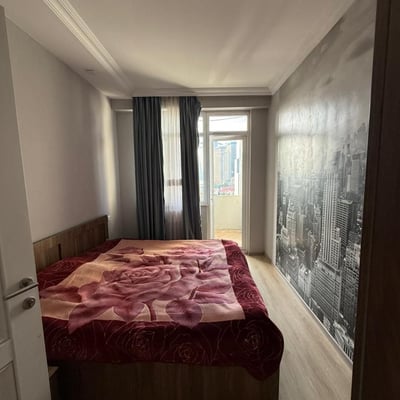 Appartement spacieux 85m² à louer près du stade, Batoumi, Géorgie