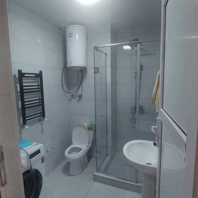 Apartamento acogedor 50m² con balcón en alquiler, Batumi, Georgia