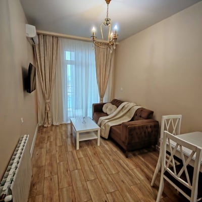 Appartement moderne et lumineux avec balcon à louer, Batoumi, Géorgie