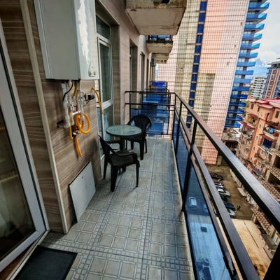 Appartement moderne et lumineux avec balcon à louer, Batoumi, Géorgie