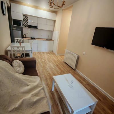 Appartement moderne et lumineux avec balcon à louer, Batoumi, Géorgie