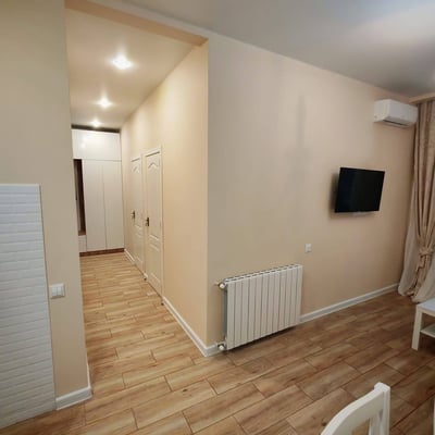 Appartement moderne et lumineux avec balcon à louer, Batoumi, Géorgie