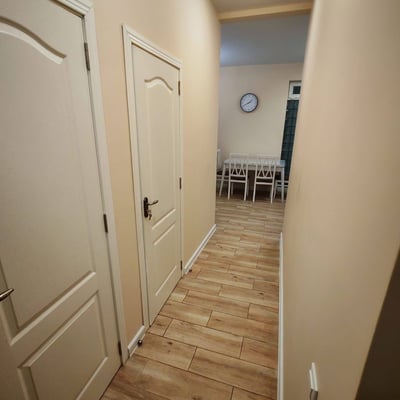 Appartement moderne et lumineux avec balcon à louer, Batoumi, Géorgie