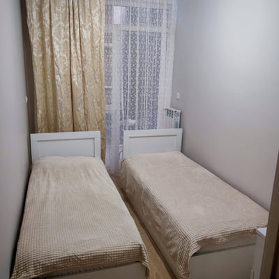 Appartement moderne et lumineux avec balcon à louer, Batoumi, Géorgie