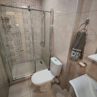 Appartement moderne et lumineux avec balcon à louer, Batoumi, Géorgie