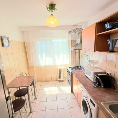Alquiler de un acogedor apartamento de 3 habitaciones, 70 m², Rahova, Bucarest, Rumanía