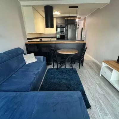 Long-term rental of a spacious 3-room apartment with balcony and AC in Wrocław, Krzyki