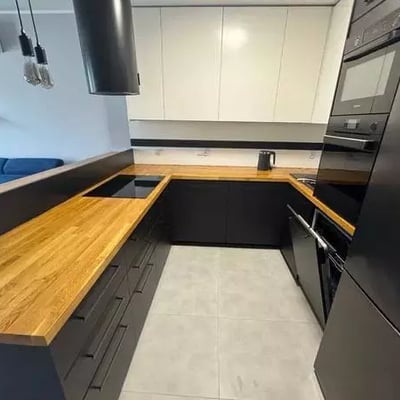 Long-term rental of a spacious 3-room apartment with balcony and AC in Wrocław, Krzyki
