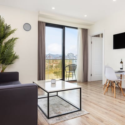 Miete einer stilvollen Wohnung mit Blick auf den Park und den See, 45 m², Batumi, Georgien