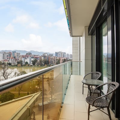 Miete einer stilvollen Wohnung mit Blick auf den Park und den See, 45 m², Batumi, Georgien